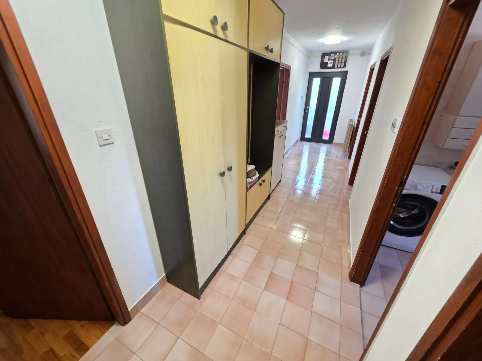 Wohnung im Erdgeschoss mit Terrasse und Grill-Inside