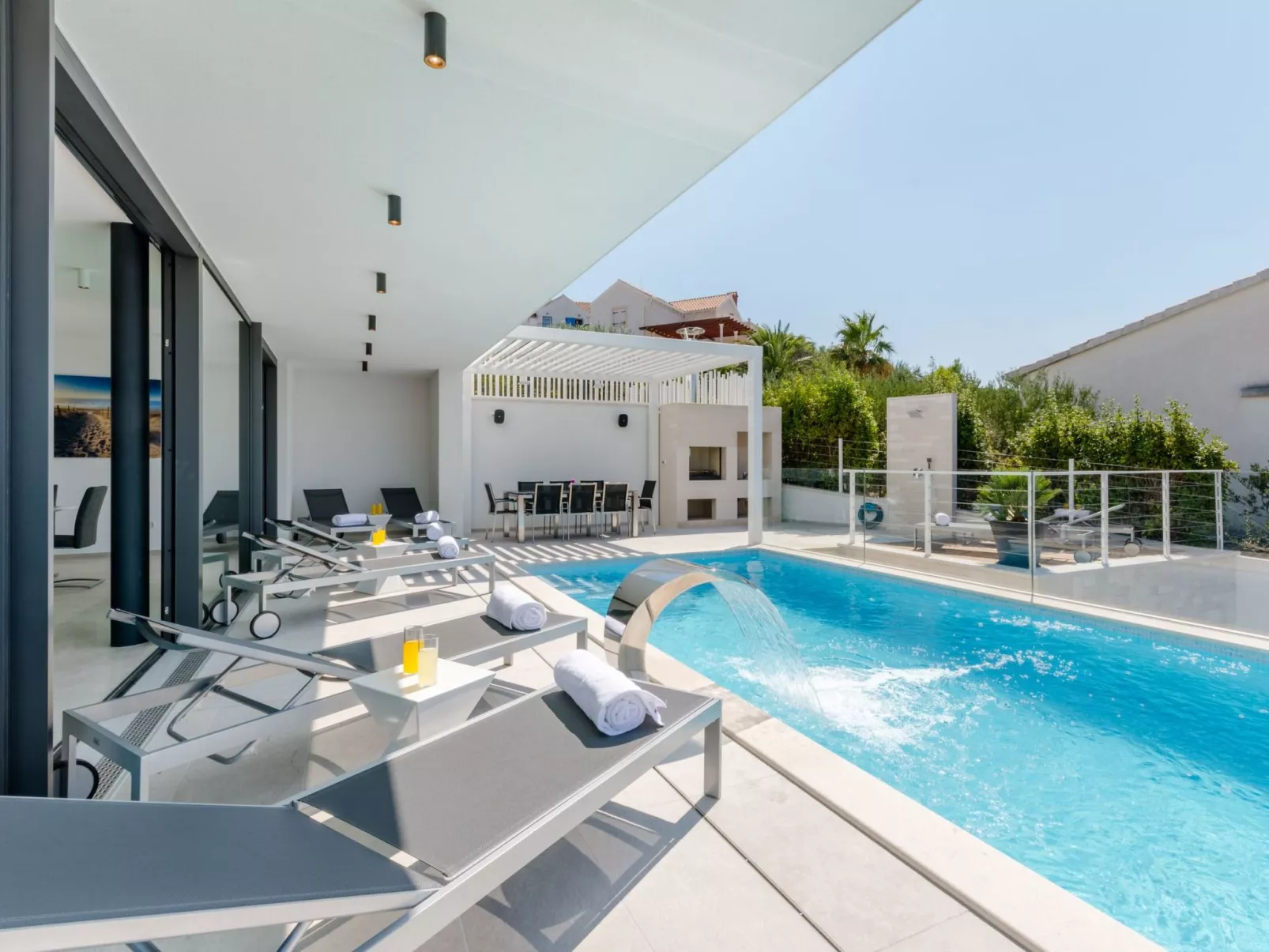 Tolles Ferienhaus in Sutivan mit Privatem Pool-Outside