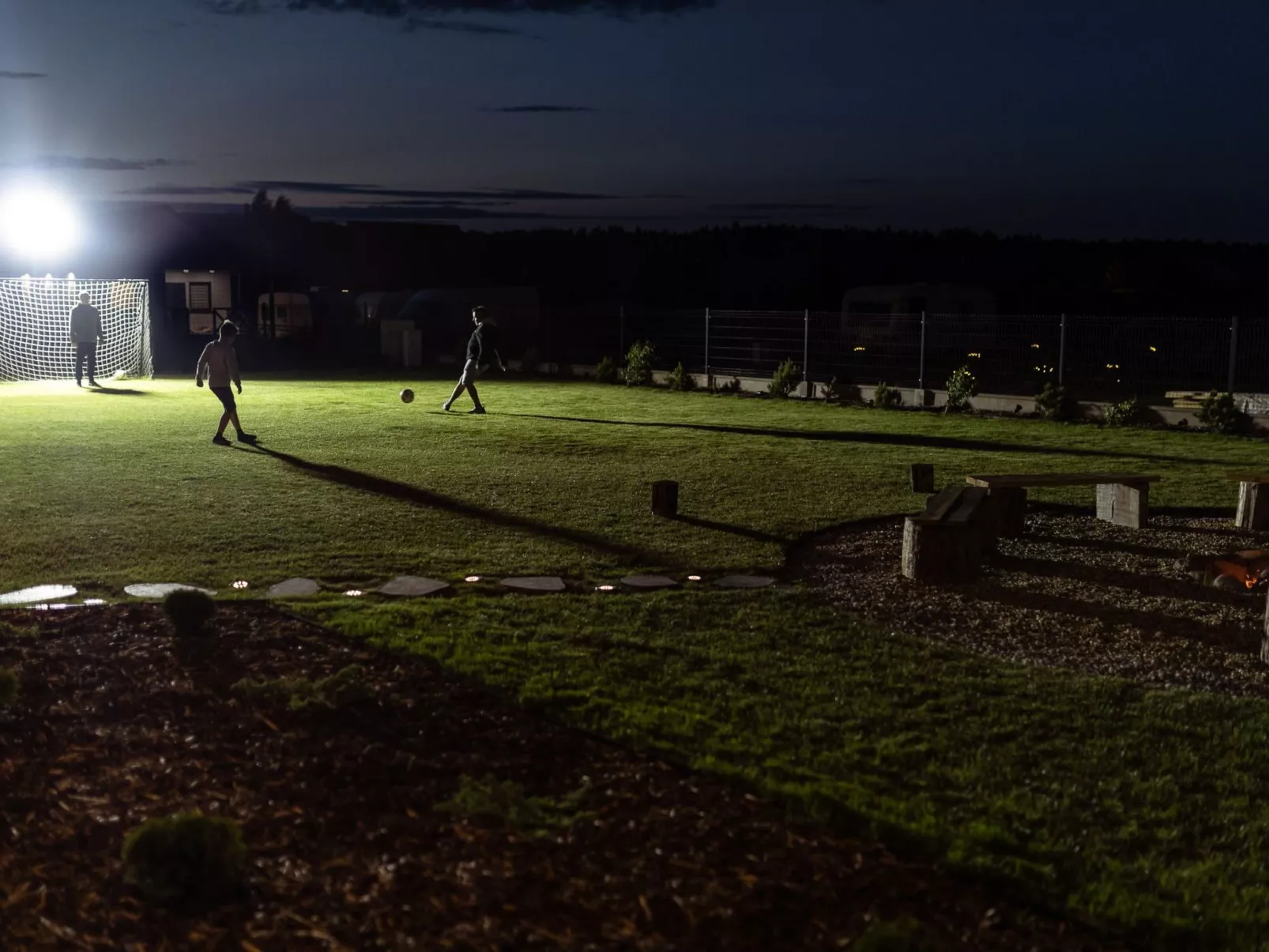 Mit Schwimmbad-Draußen