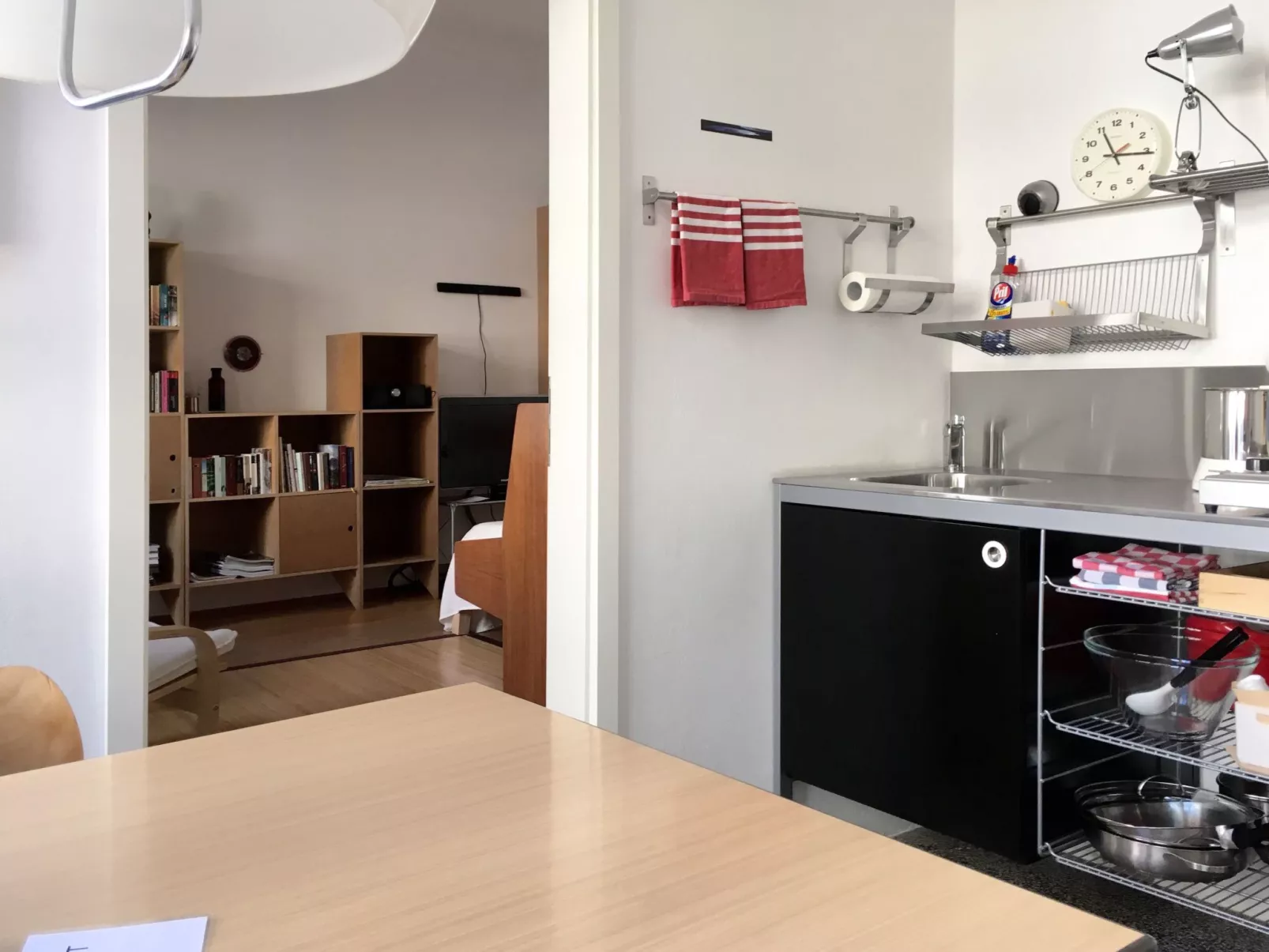 Zentrale Wohnung mit Klavier, Kunst und Design-Drinnen