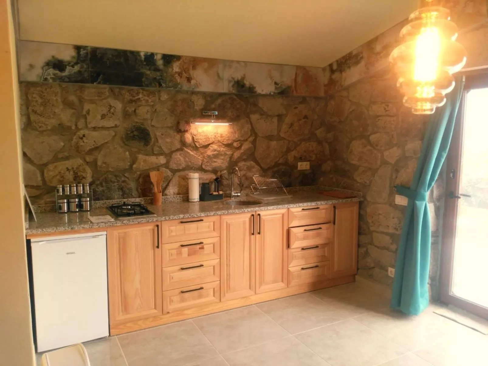 Assos Sivrice Gästehaus-Inside