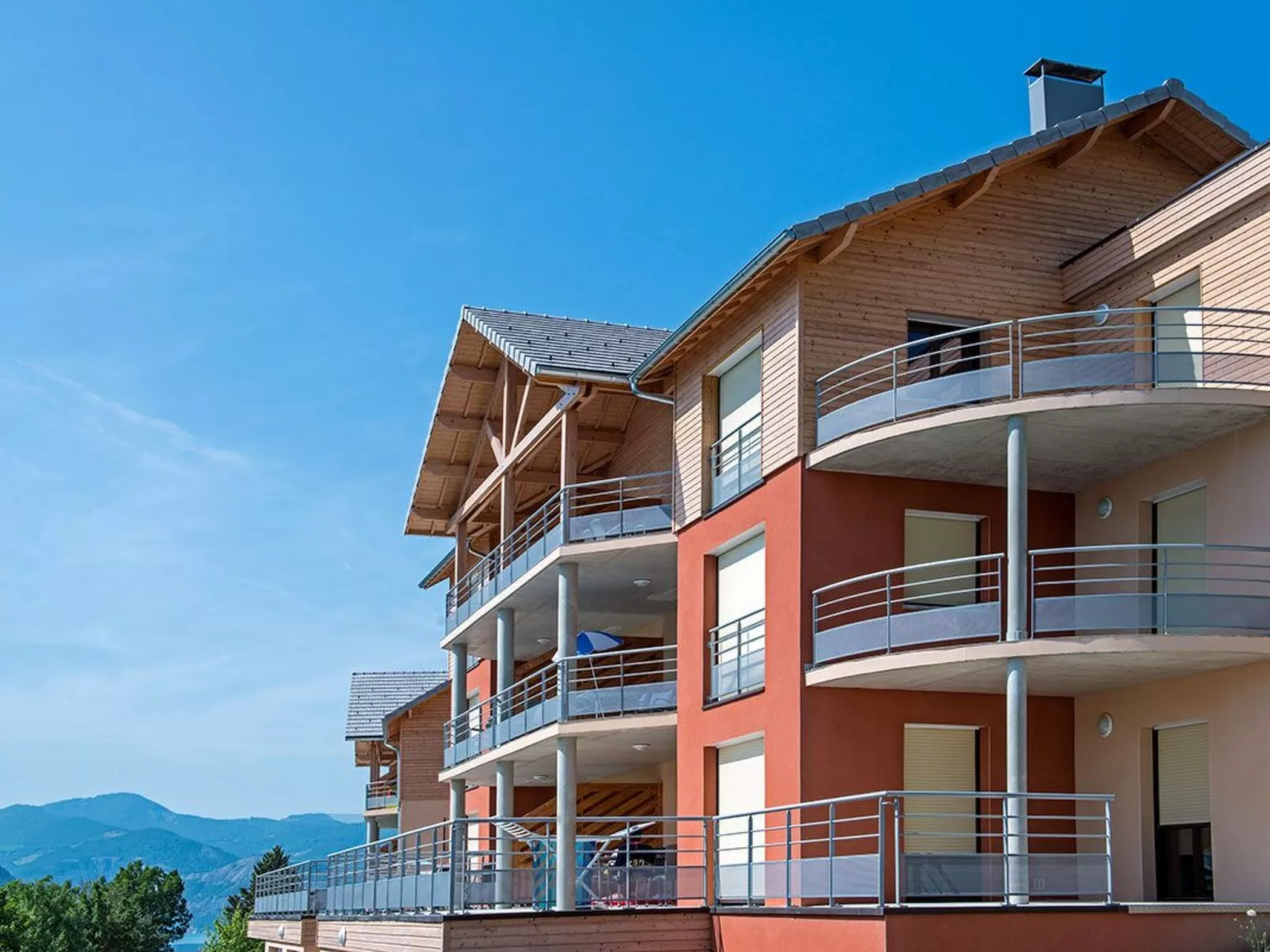 Mit Blick auf das Wasser