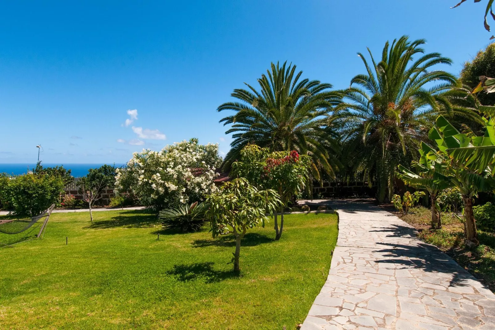 Villa Arucas 10-Gardens summer