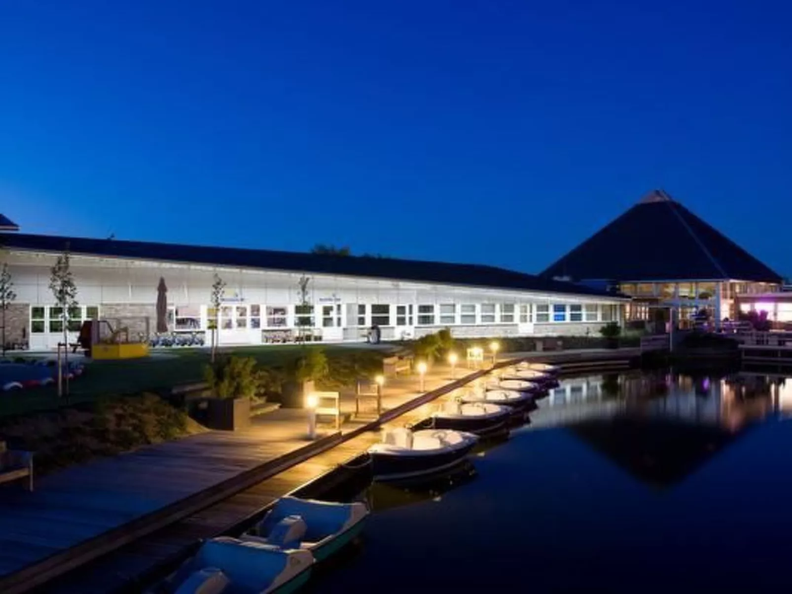 Modernes Ferienhaus mit Sauna und Whirlpool-Outside