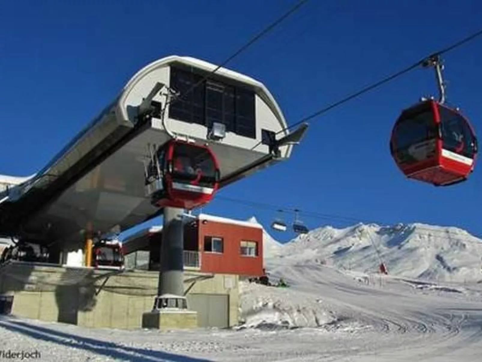 Alte typische Engadinermühle-Draußen