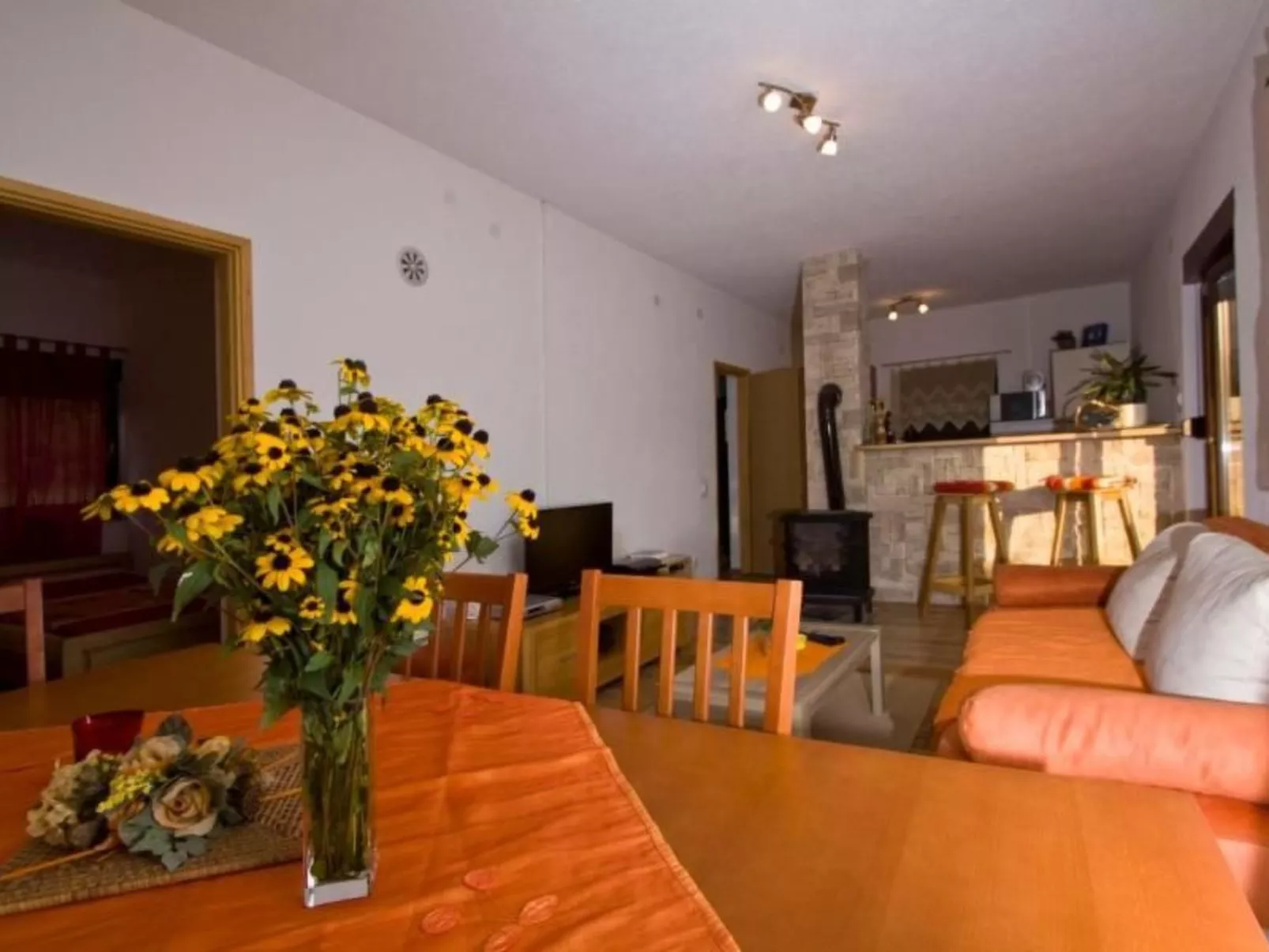 Mit Garten, Grill und Terrasse-Inside