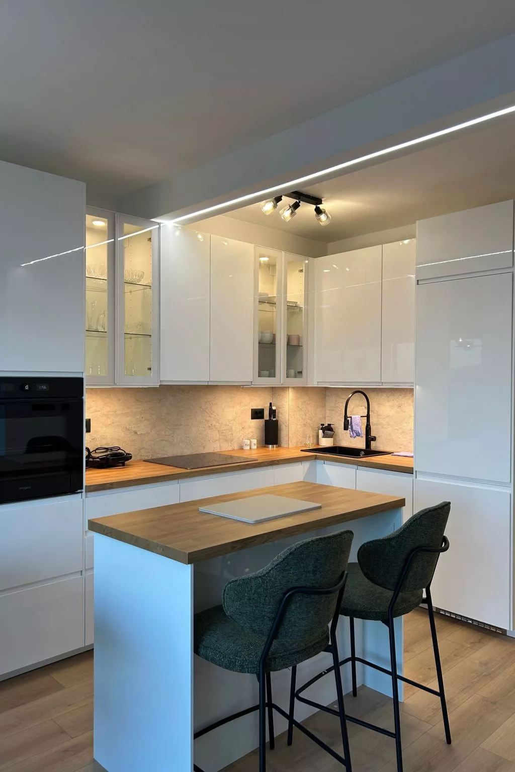 "Magnificent Lux View"-Inside