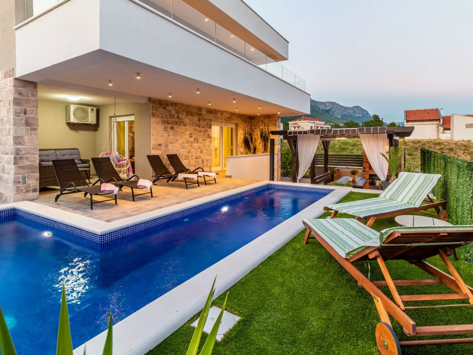 Villa Olea- Pool, Grill, Nähe Flughafen Split-Inside