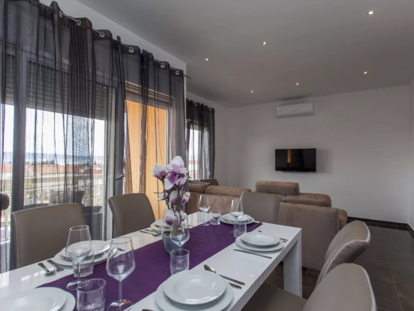 Moderne Meerblick ap.1 mit Pool und Terrasse bbq in der Nähe von Split Trogir-Inside