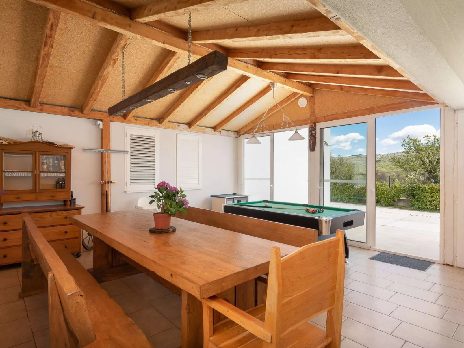 In Dugopolje mit Beheiztem Pool-Inside