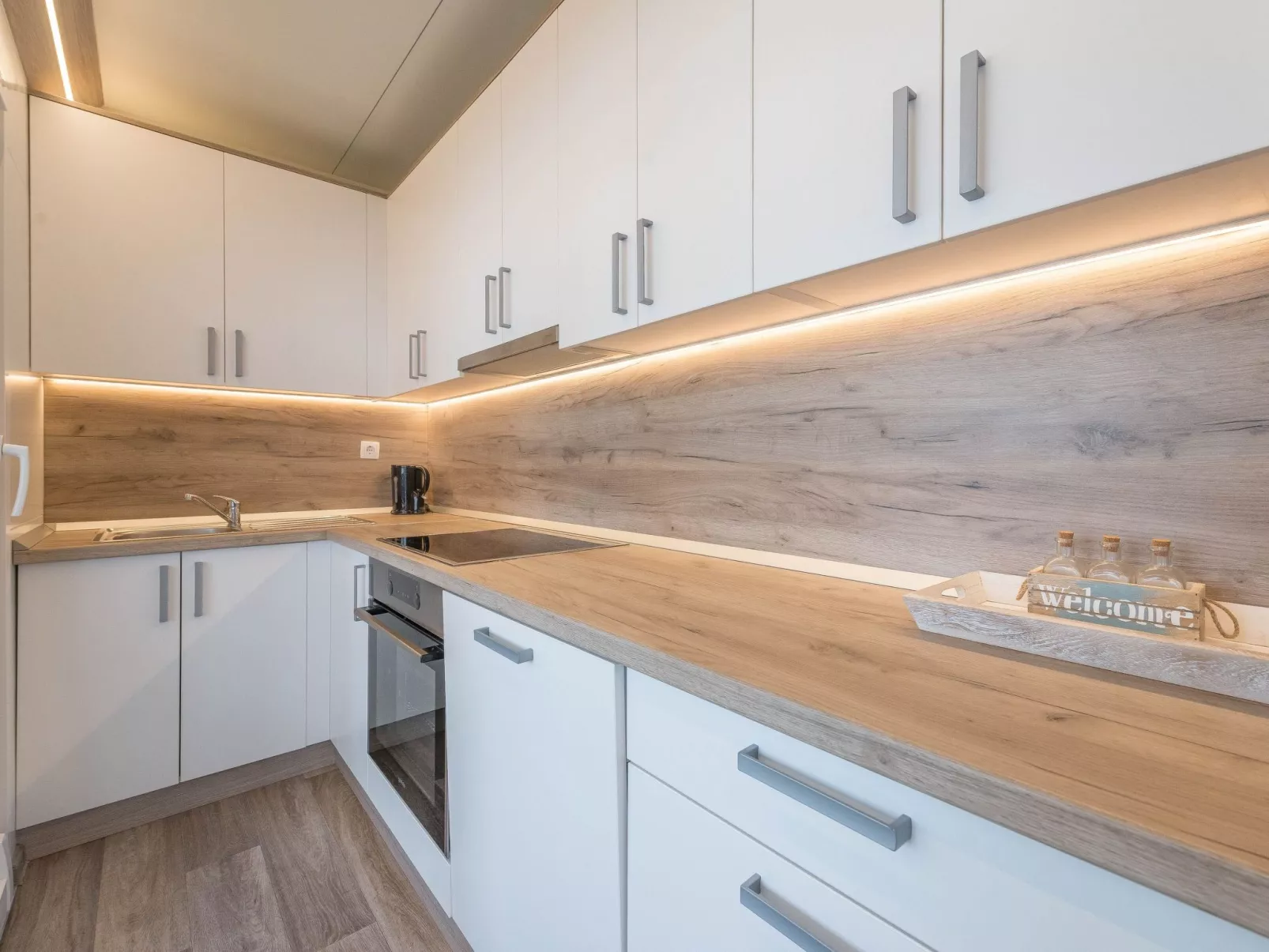 MH Summer Home-Drinnen