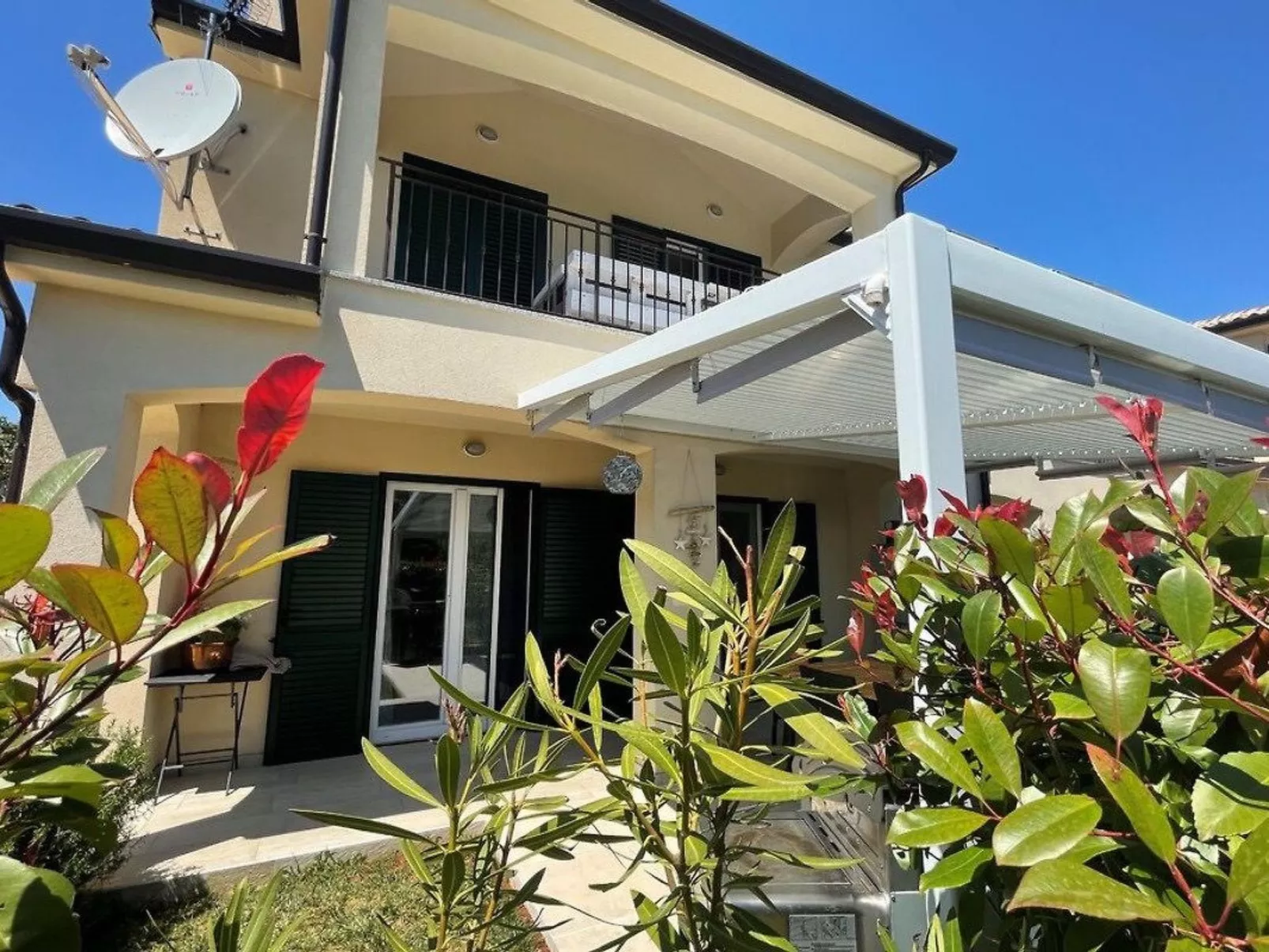 Neues Ferienhaus in Krnica mit Privatem Pool-Dehors