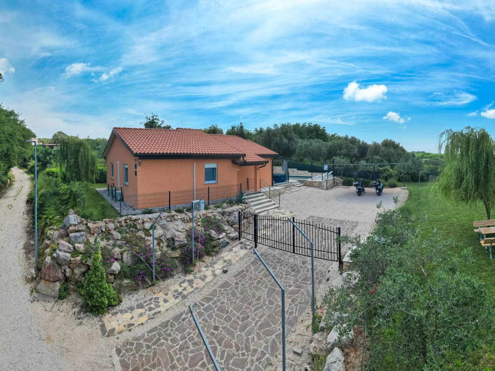 Villa Pendolina mit privatem Pool und Jacuzzi-Draußen