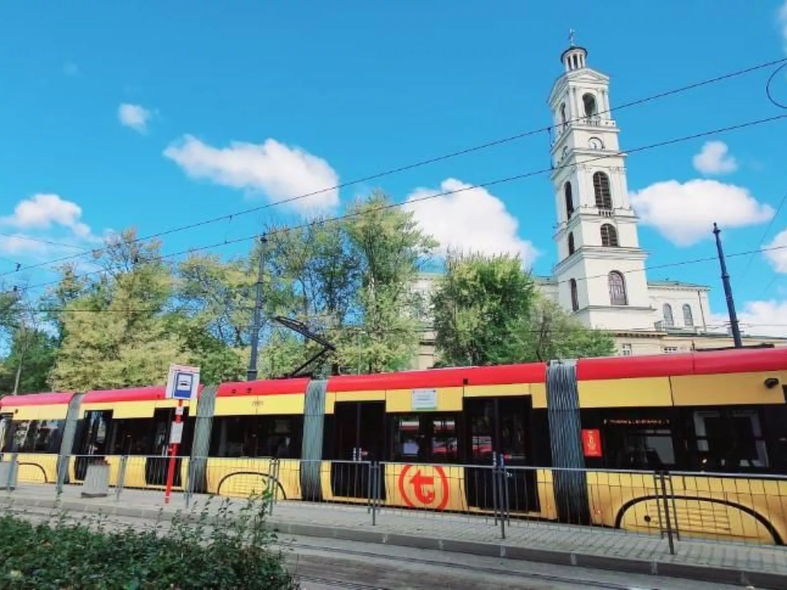 BESSERER PLATZ: Klassisches Warschau-Draußen