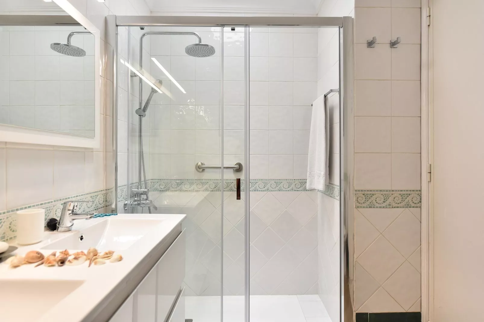 Melocotones 50-Bathroom