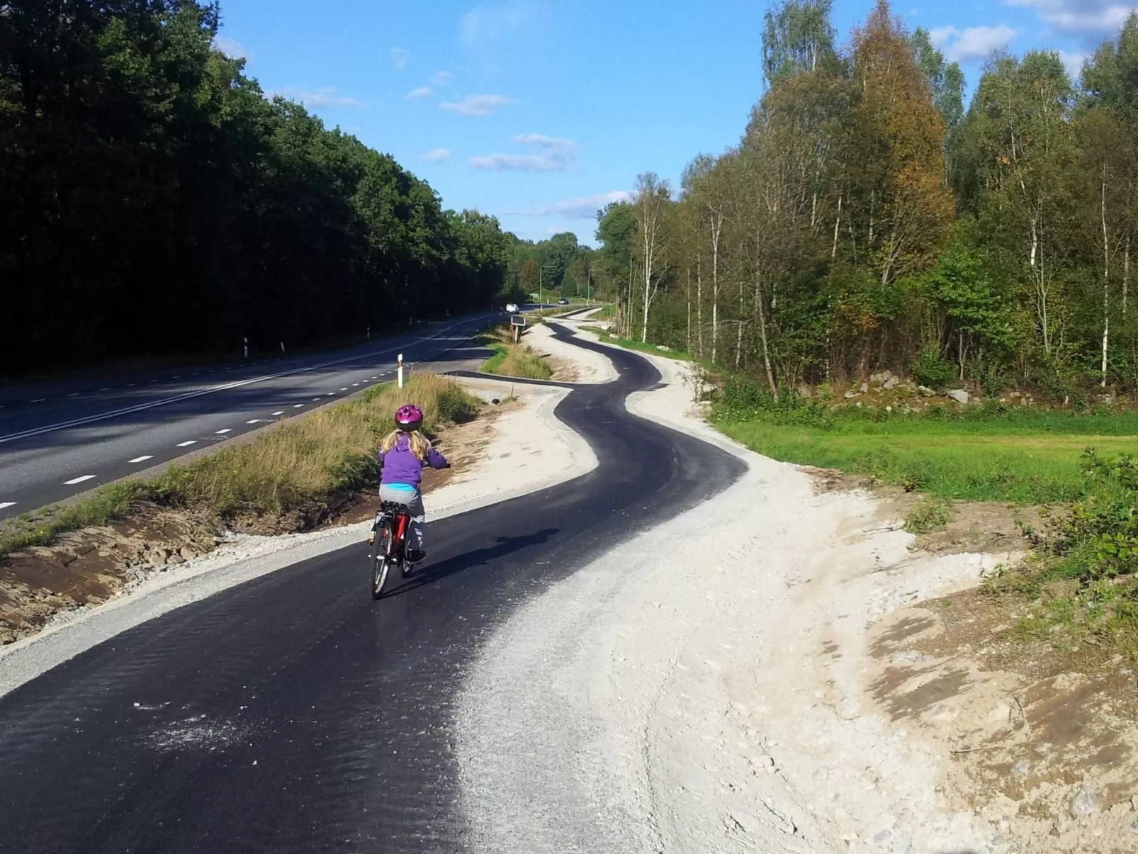 Modernes Haus mit hellem Dekor, mit Blick auf den See-Dehors