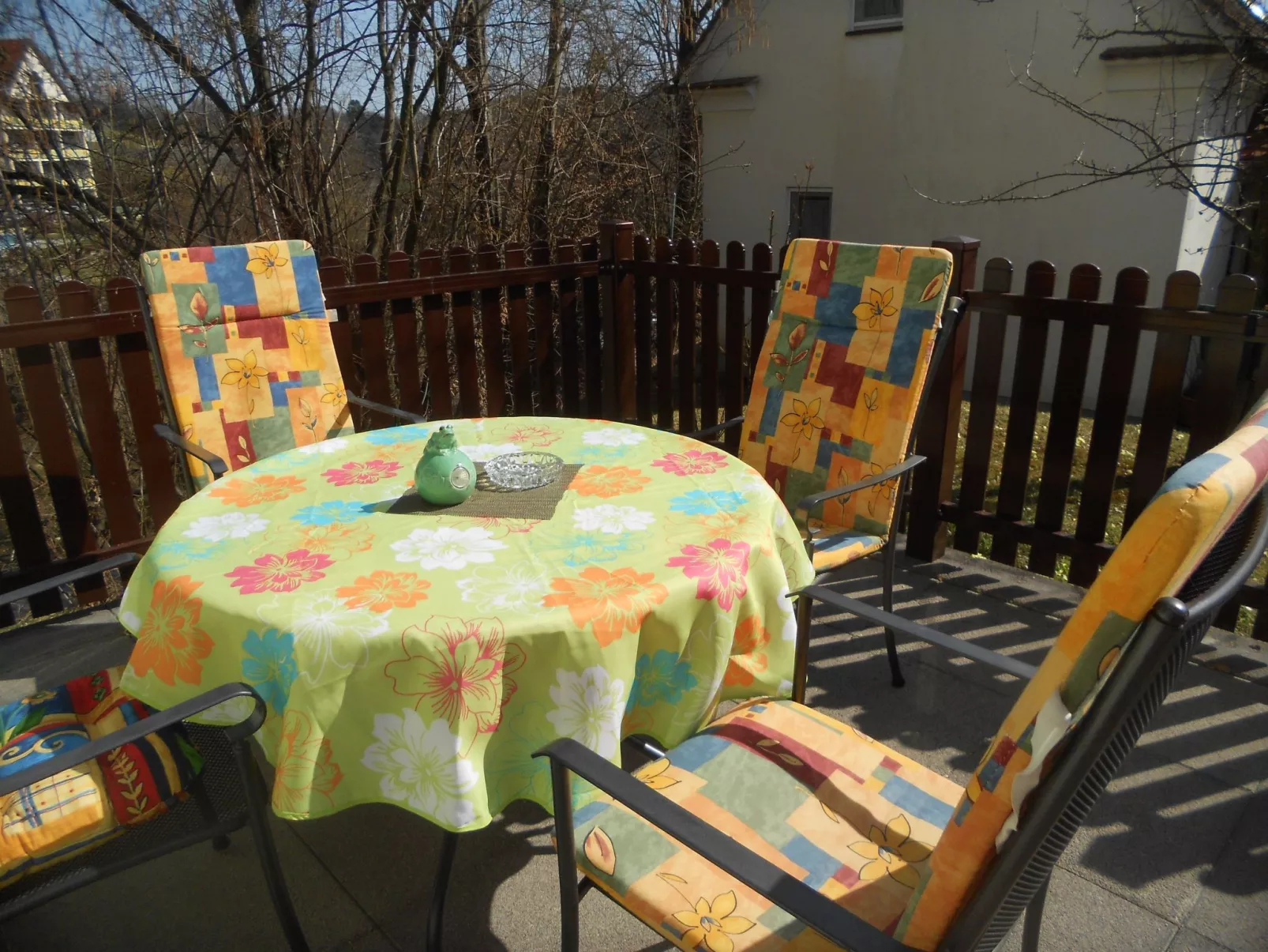 Mit Gemeinschaftspool und Terrasse-Outside