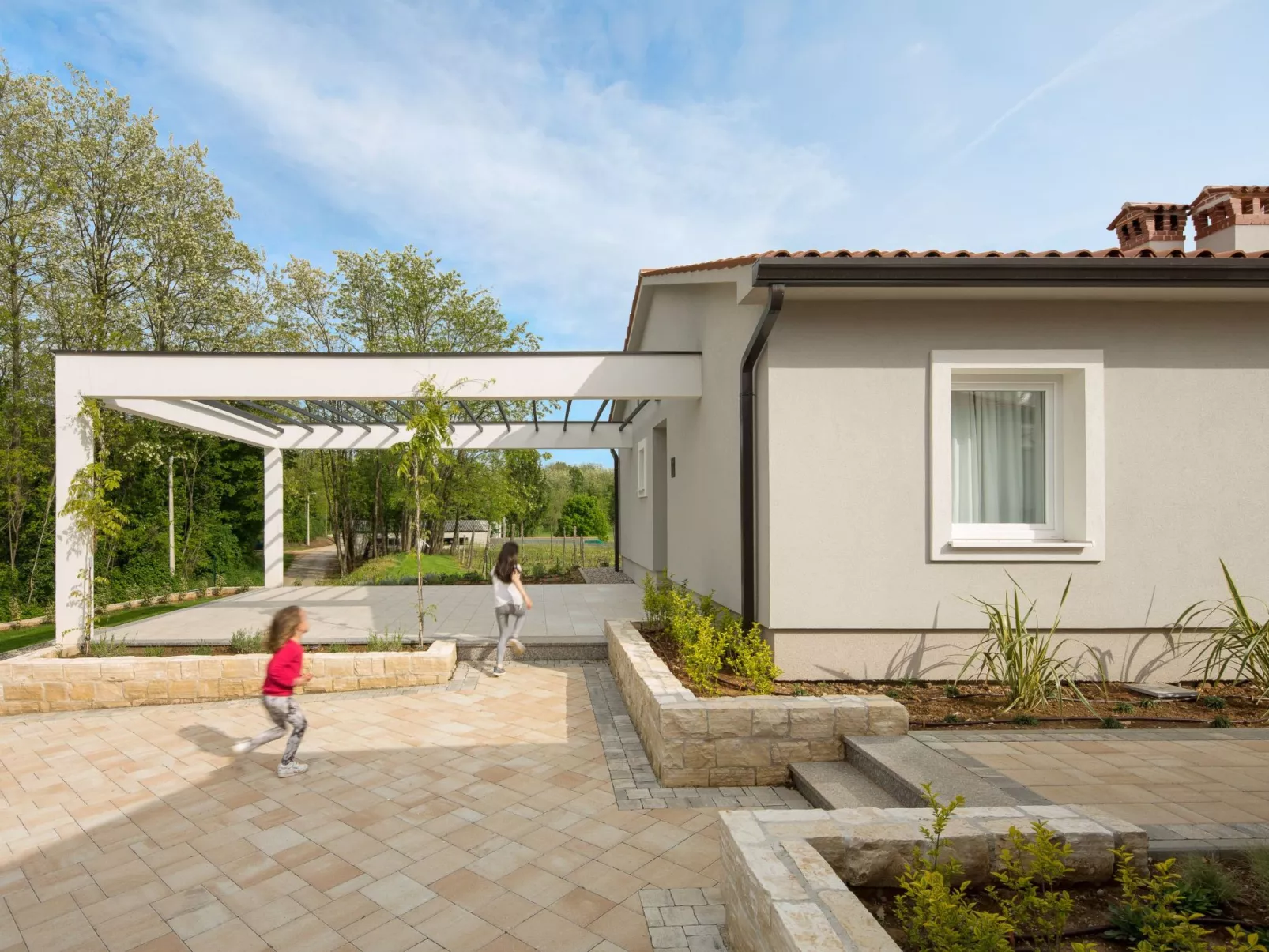 Charmante Villa mit gepflegtem Garten und beheiztem Pool-Outside