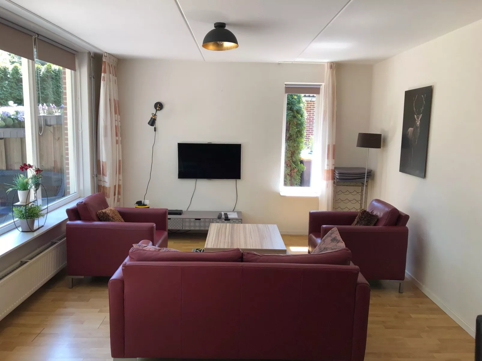 Geräumiges Ferienhaus mitten im Wald-Dedans