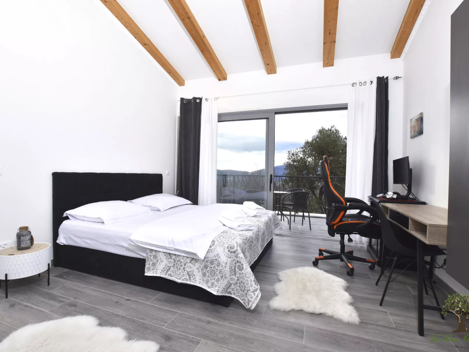 La Finca OliveTree-Inside