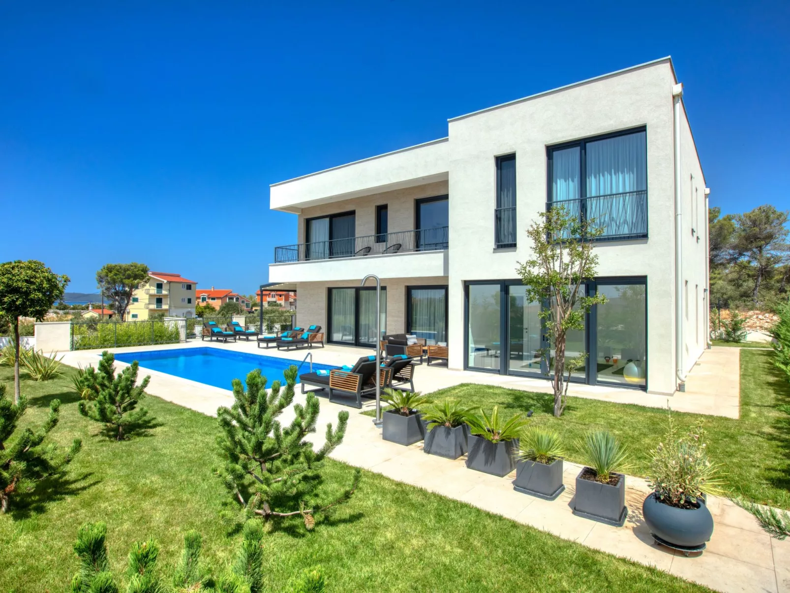 Villa Spuga-Draußen