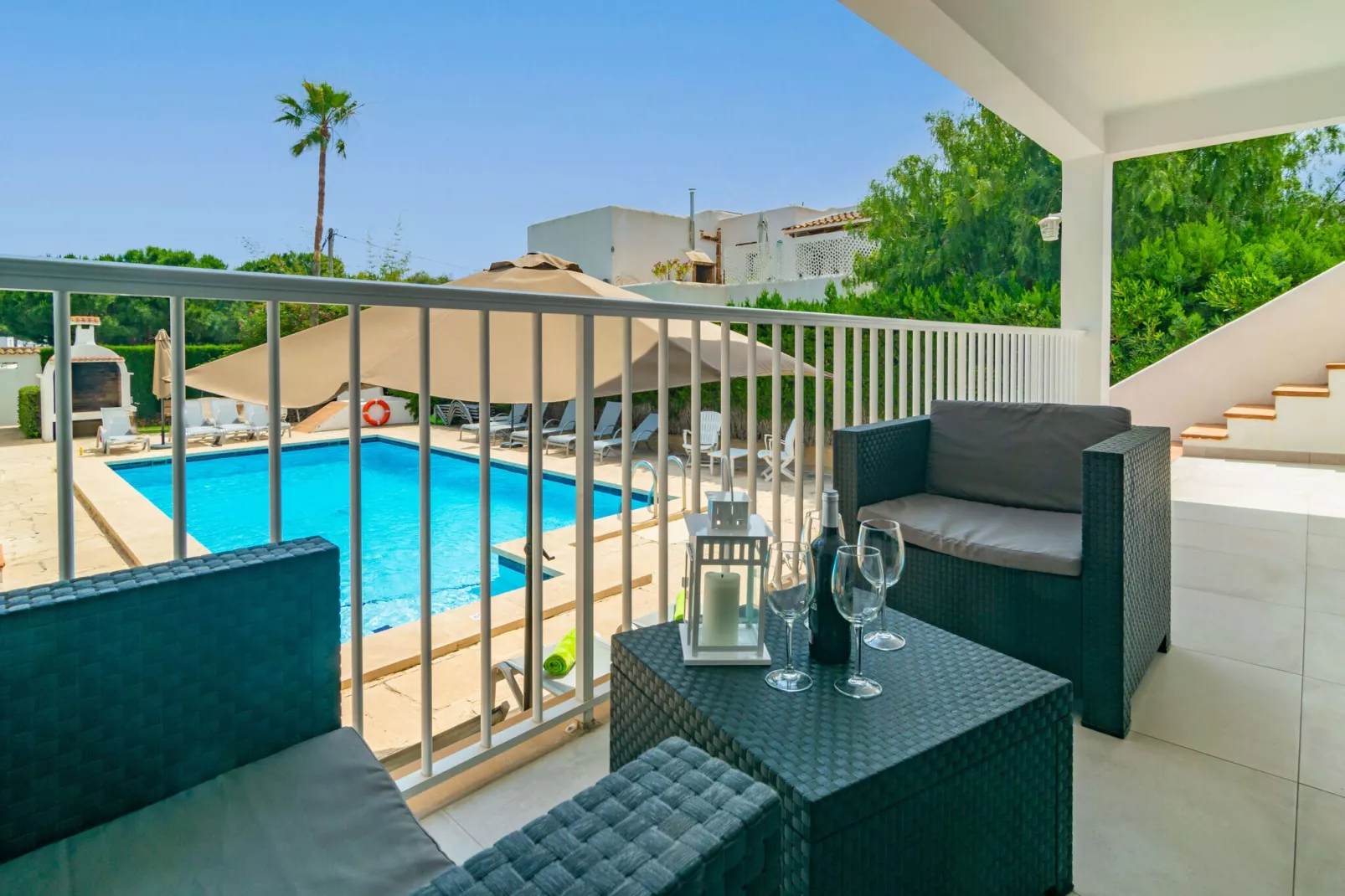 Ona 1-Exterior summer
