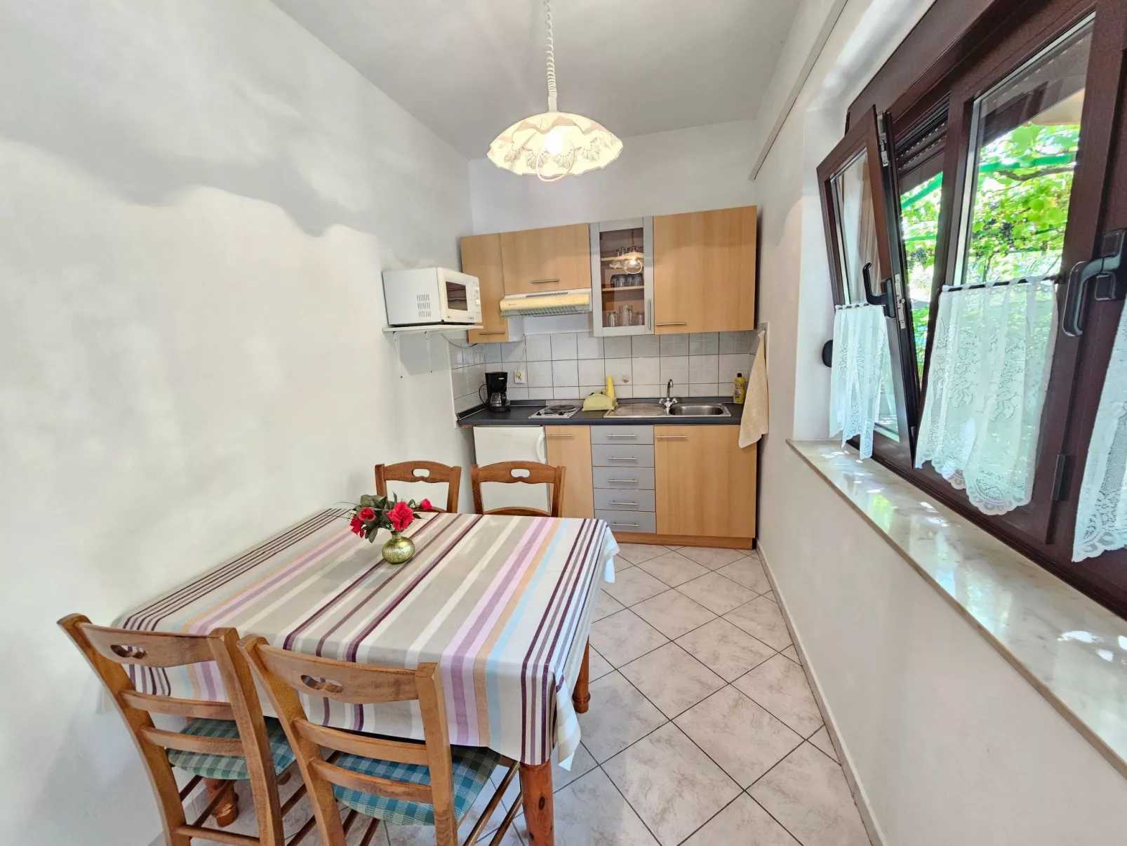 In Novi Vinodolski mit Grill, Garten und Terrasse-Dedans