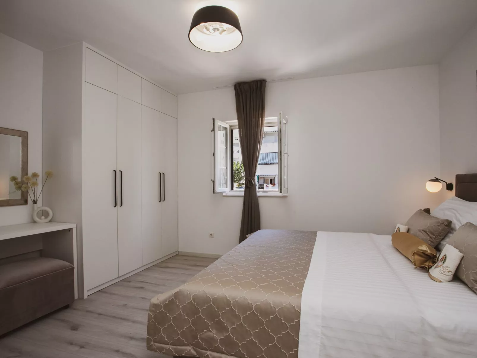 Luxuriöses Ferienhaus Lucija mit Jacuzzi-Inside