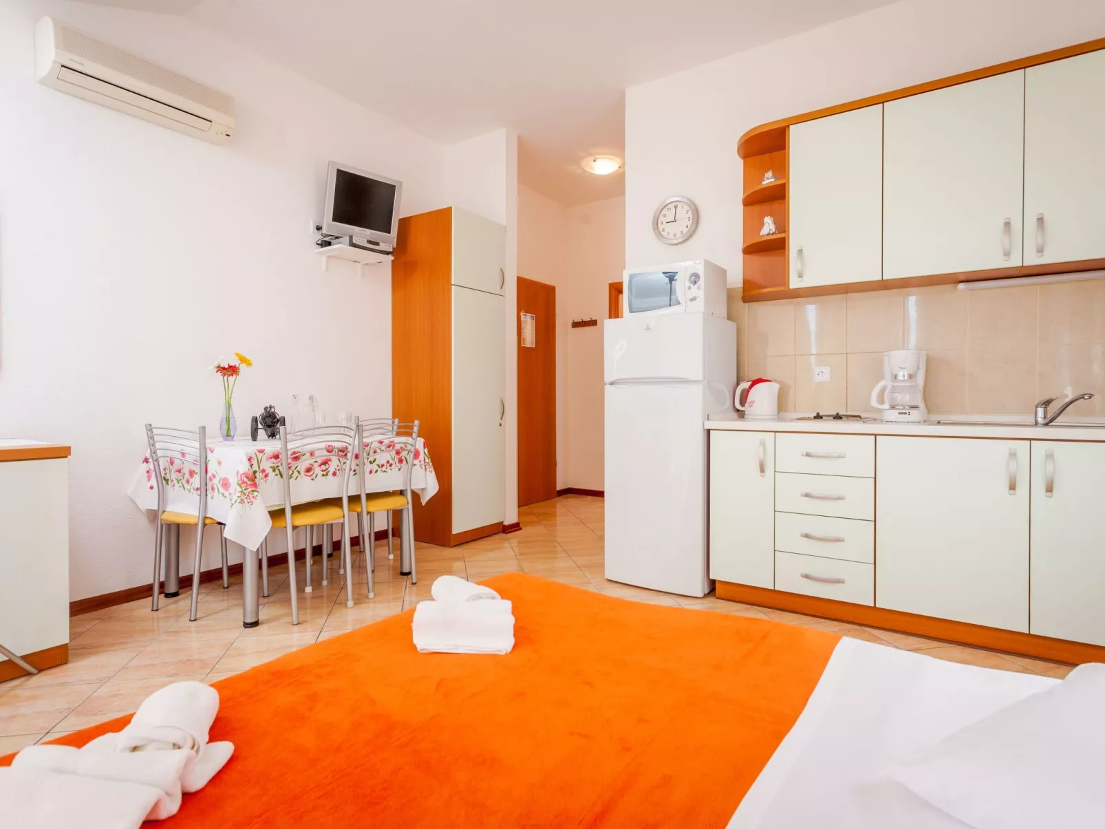 Wohnung im zweiten Stock mit Balkonen-Dedans