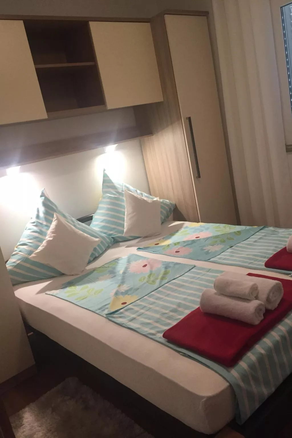 Für sechs Personen mit Terrasse im Erdgeschoss gelegen-Inside