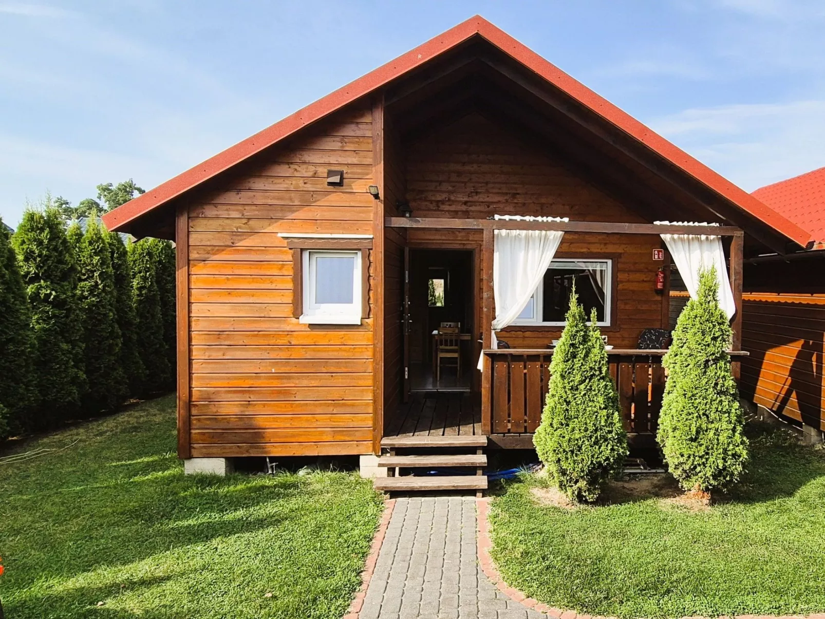 Mit Schwimmbad-Outside