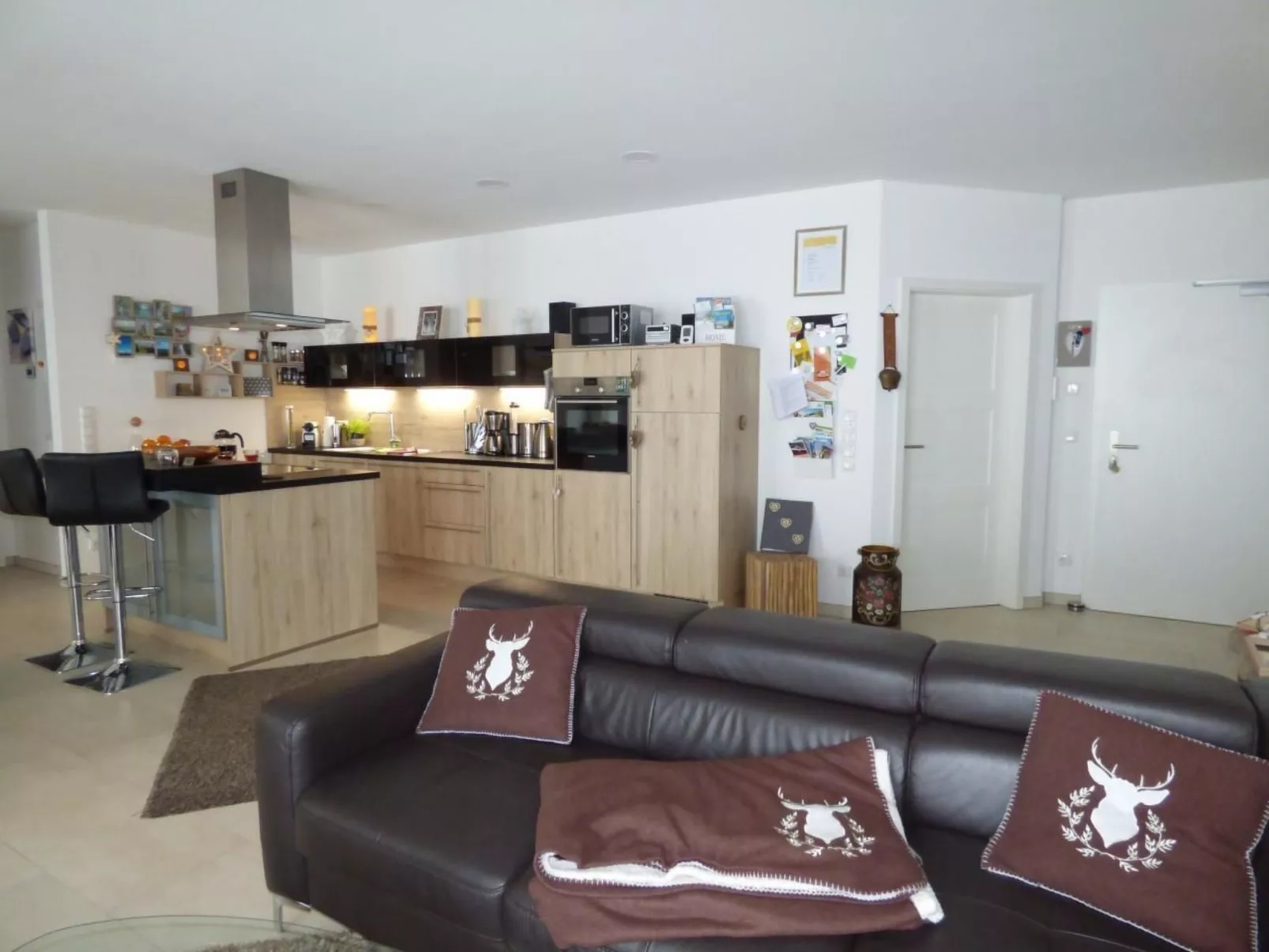 Mit Blick auf das Wasser-Inside