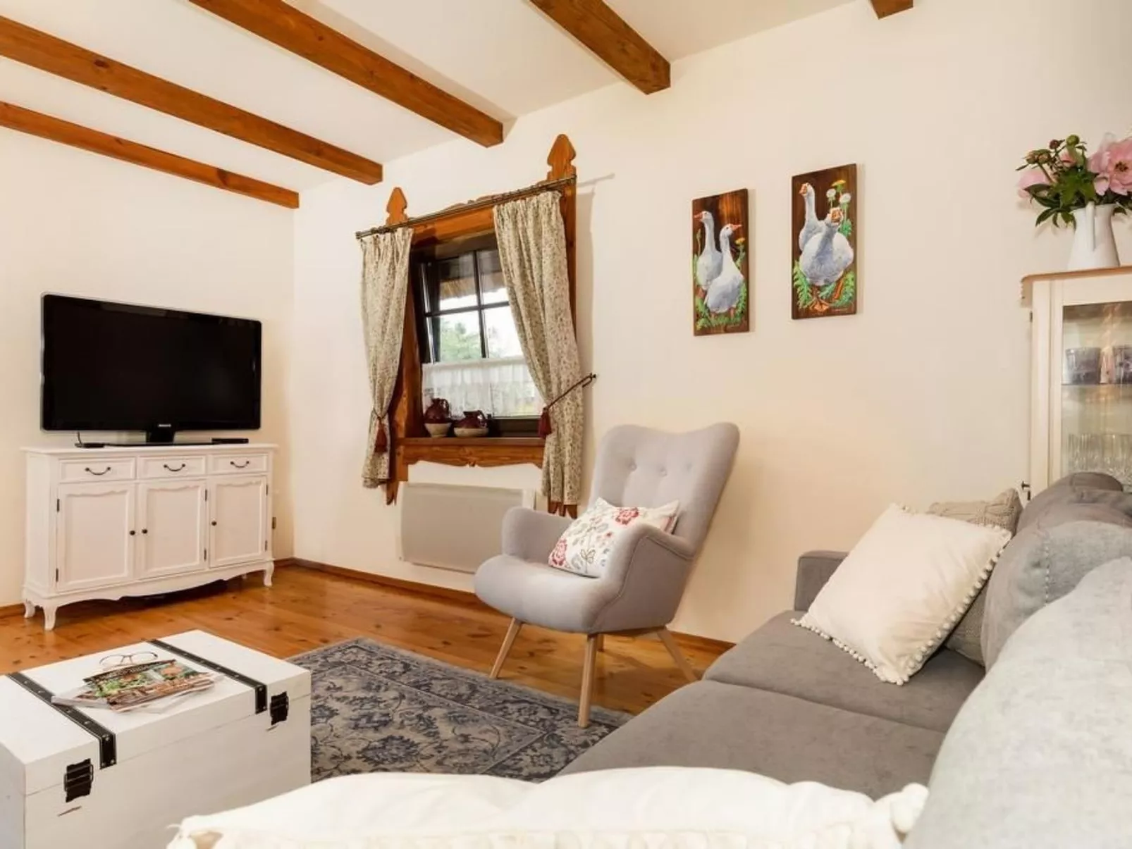 In Gąski mit Gepflegtem Garten-Drinnen