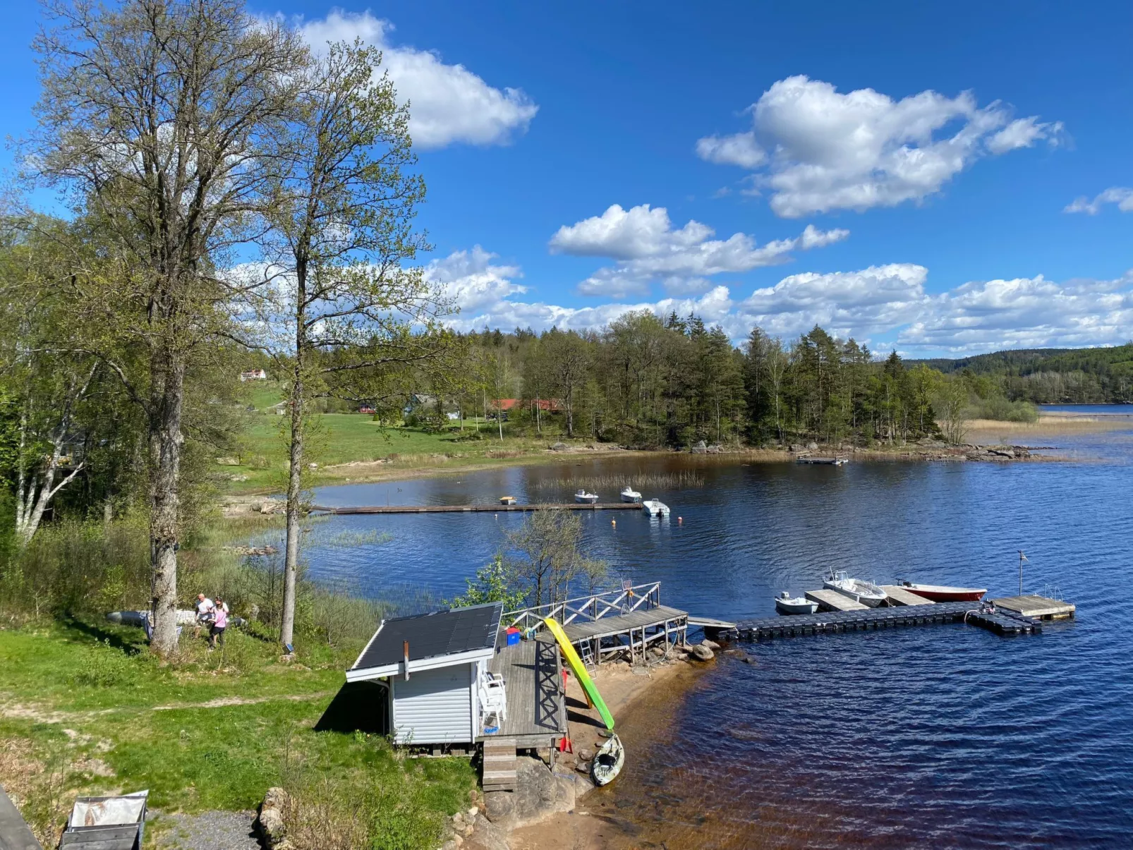 Schwedisches Glück, zwischen Wäldern und einem See-Outside