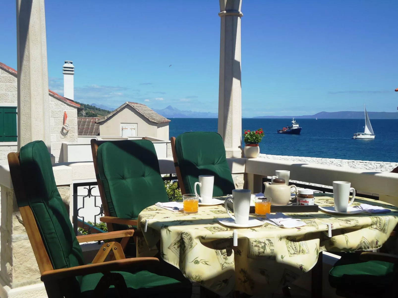 Exklusive Wohnung in Bol mit privatem Parkplatz-Draußen