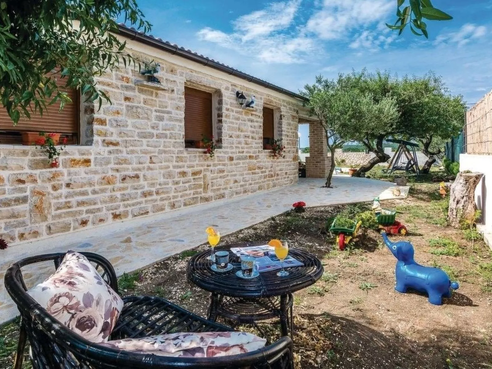 Villa Anita mit Privatpool in Budak-Draußen