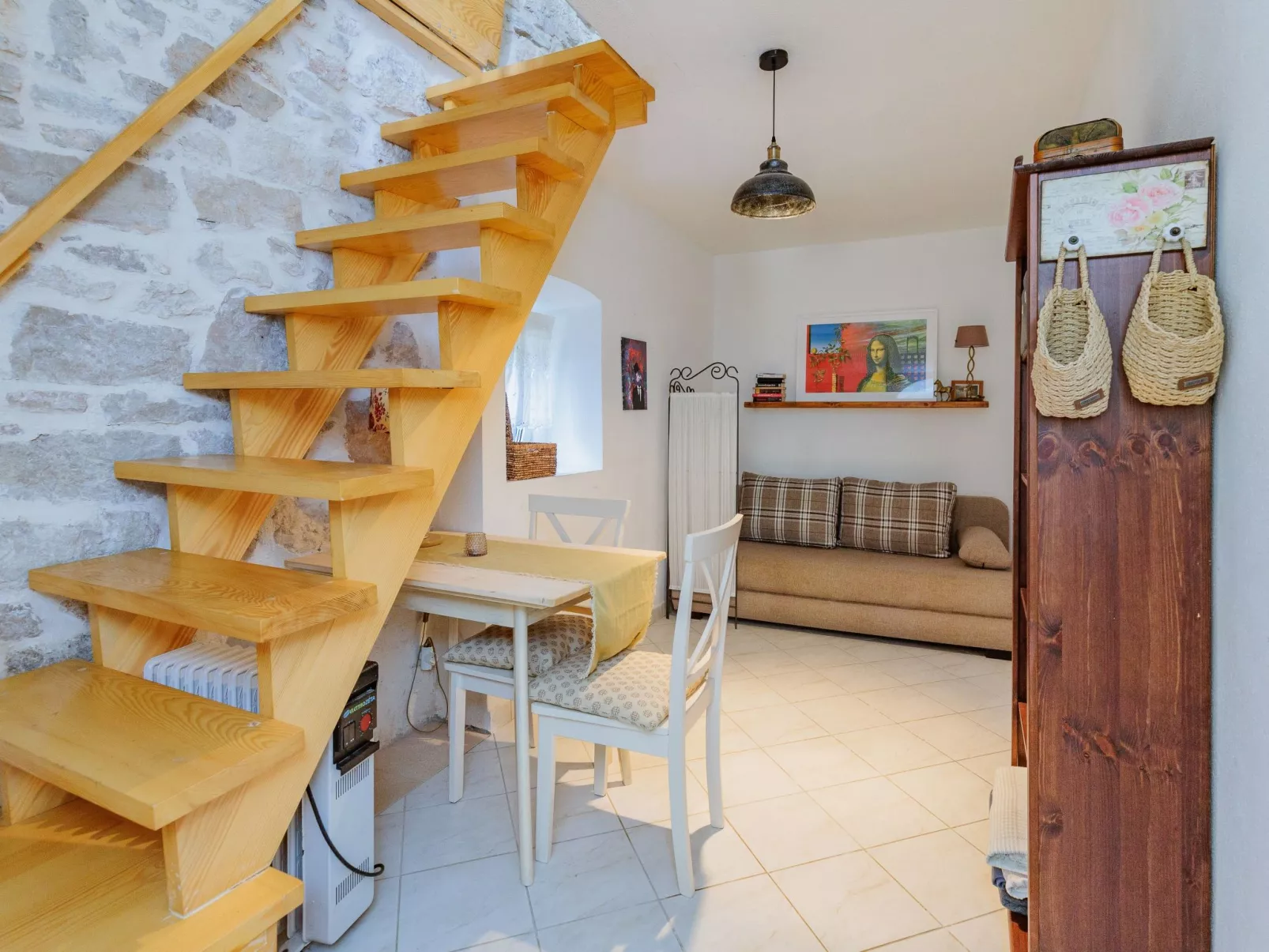 Traditionelles Steinhaus am Meer in Preko-Drinnen