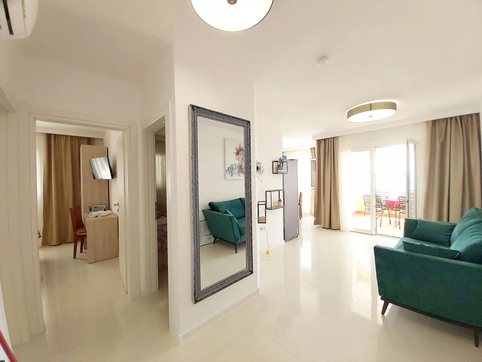 Beheiztes Schwimmbad, Familienappartement mit Meerblick-Dedans