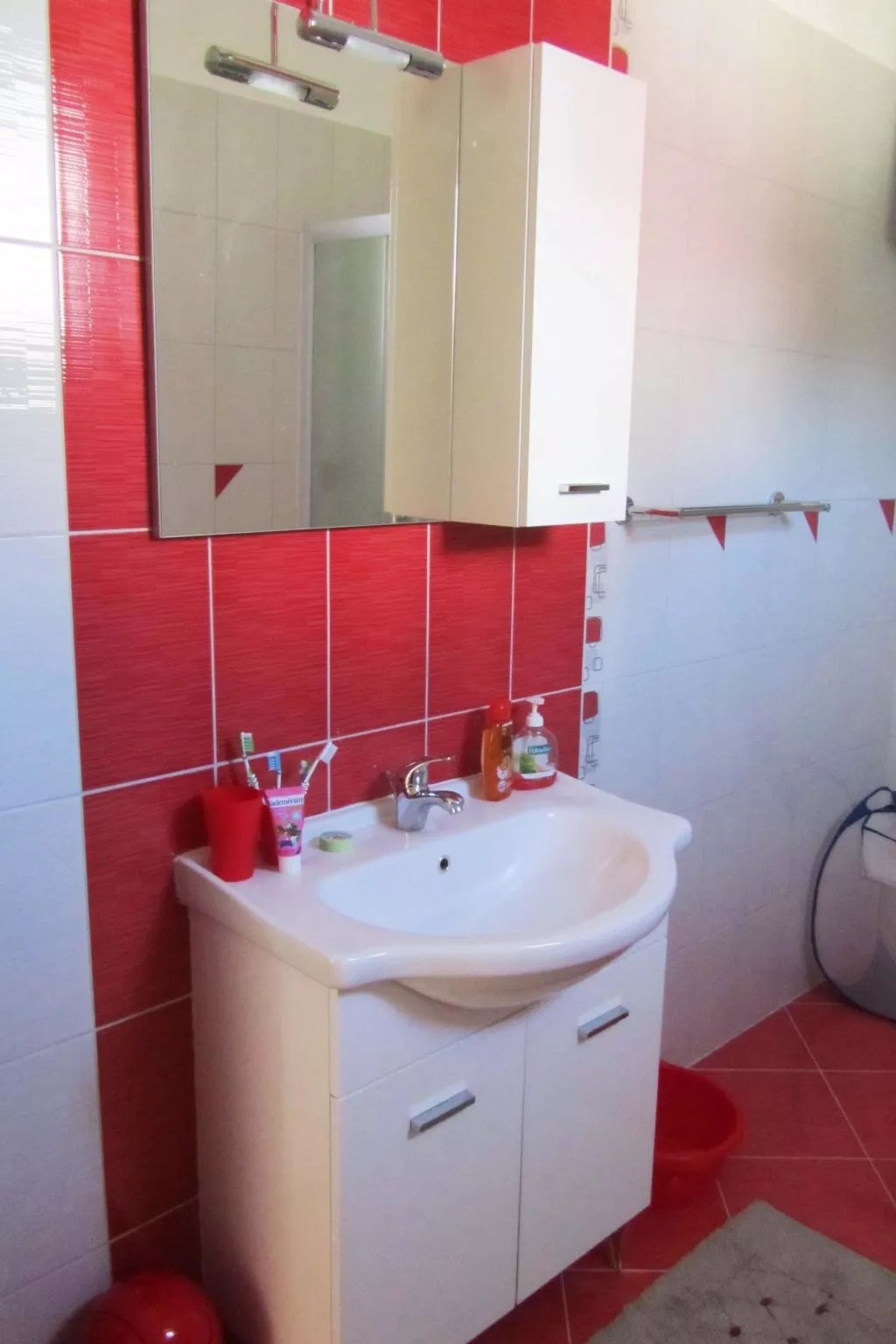 NR.2  SANDRA - APP 4-Inside