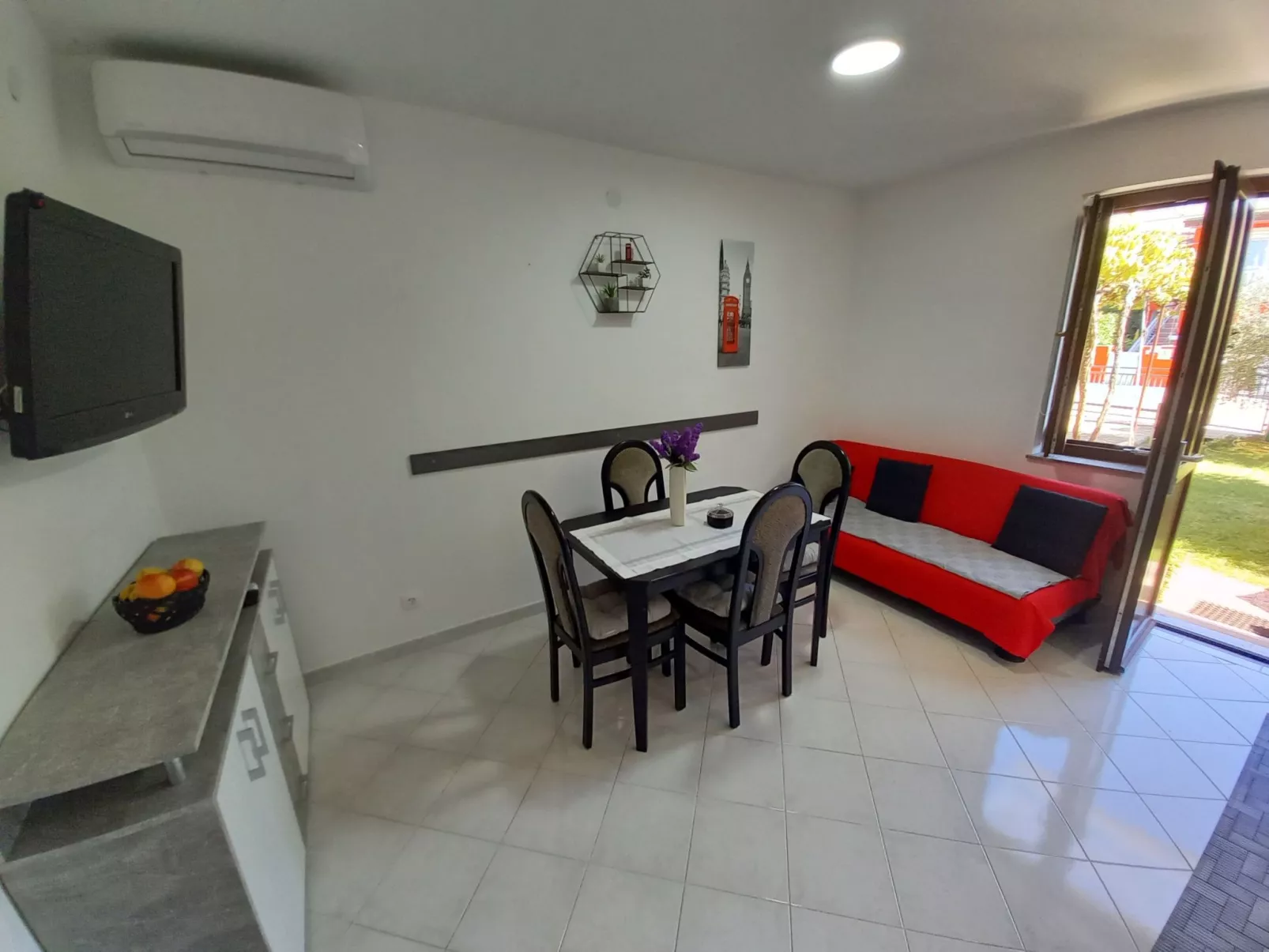 "Toni" mit Terrasse-Dedans