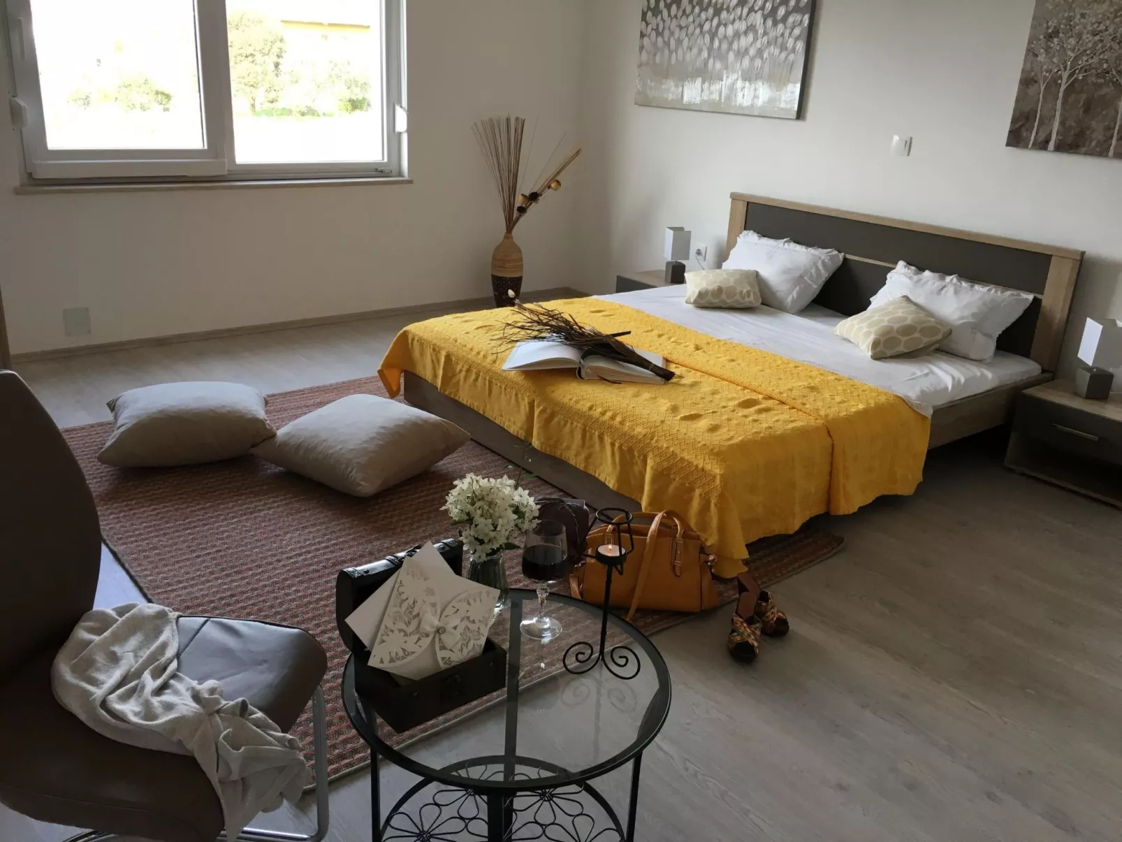 Elegante und komfortable Villa mit Salzwasserpool, Whirlpool und Sauna, umgeben-Inside