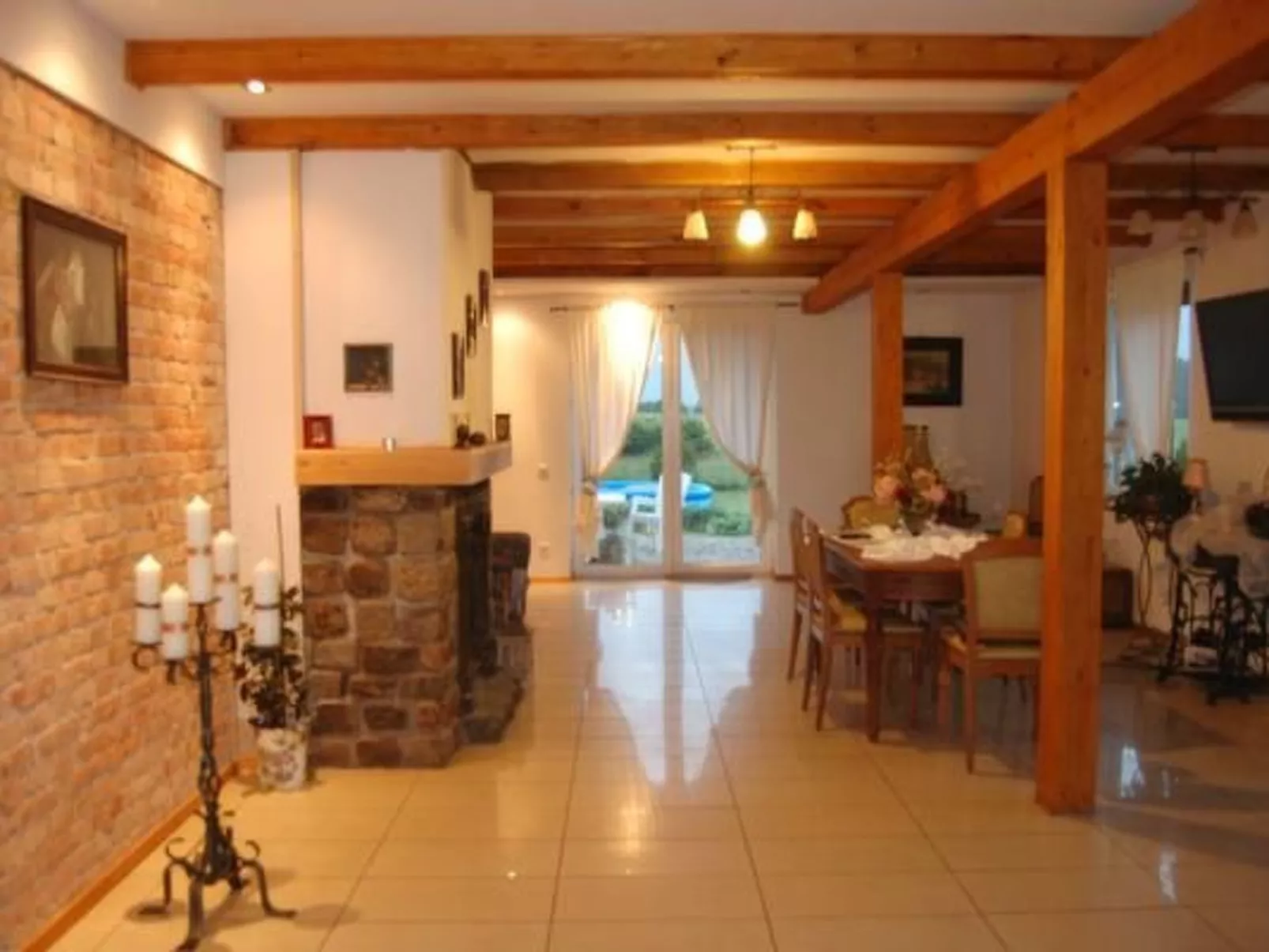 In Bychowo mit Großem Garten-Drinnen