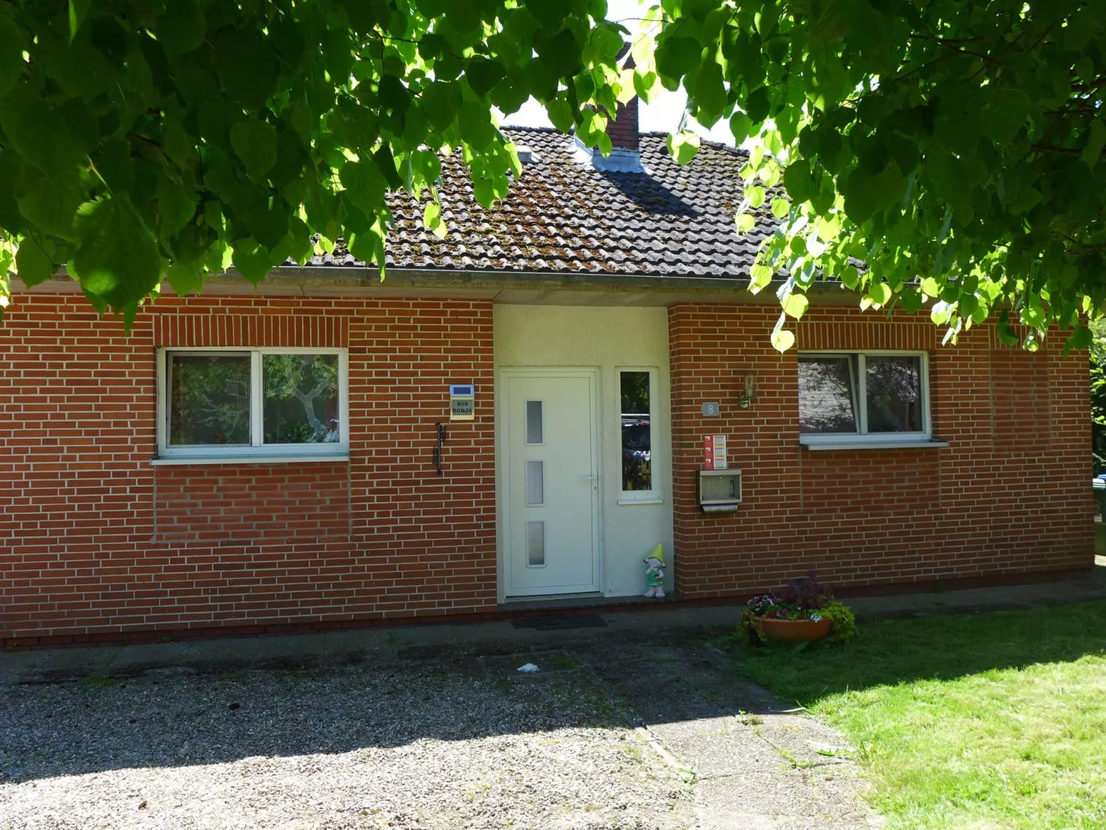 Gemütliches Ferienhaus am Deich mit Gartenzimmer