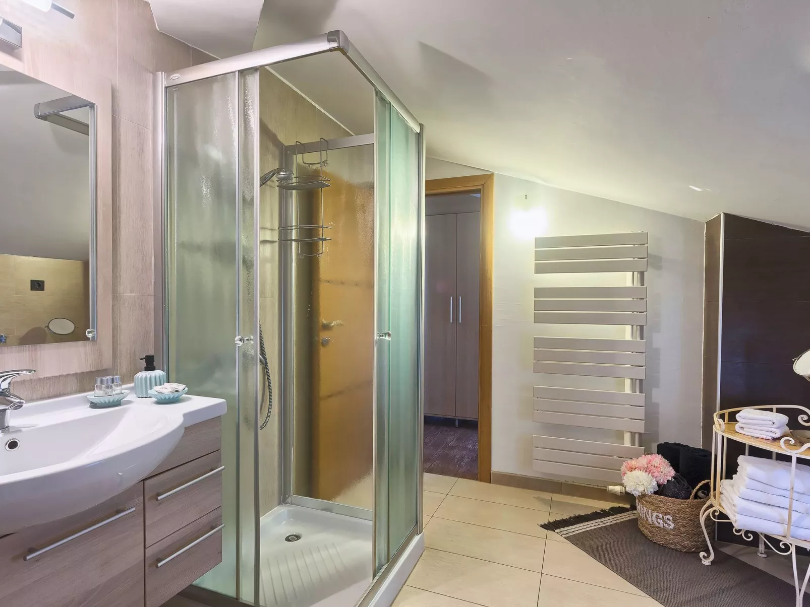 Geräumige Ferienwohnung für vier Personen mit Balkon und Meerblick-Inside