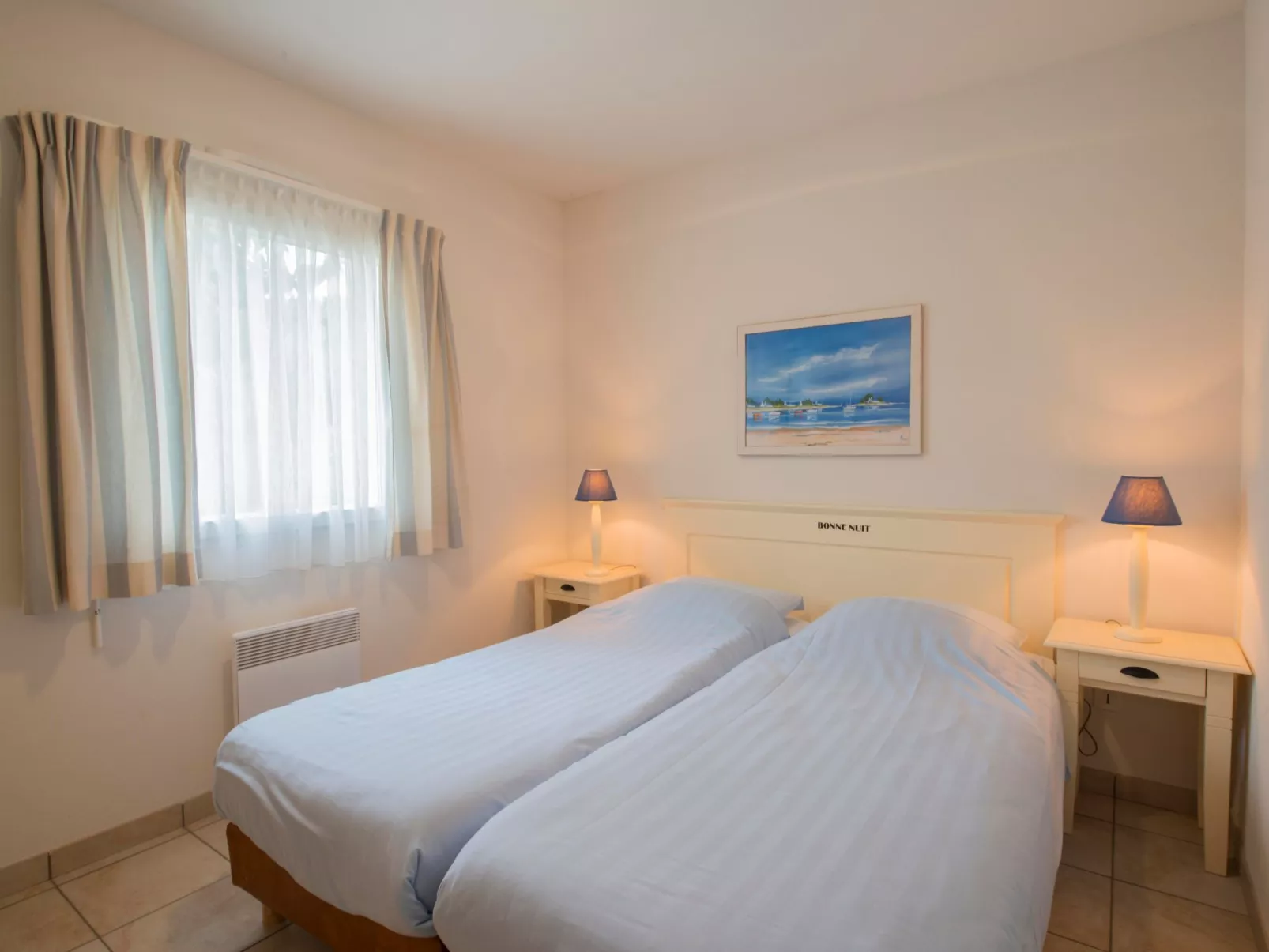 "Acacia" mit eigenem Pool-Drinnen