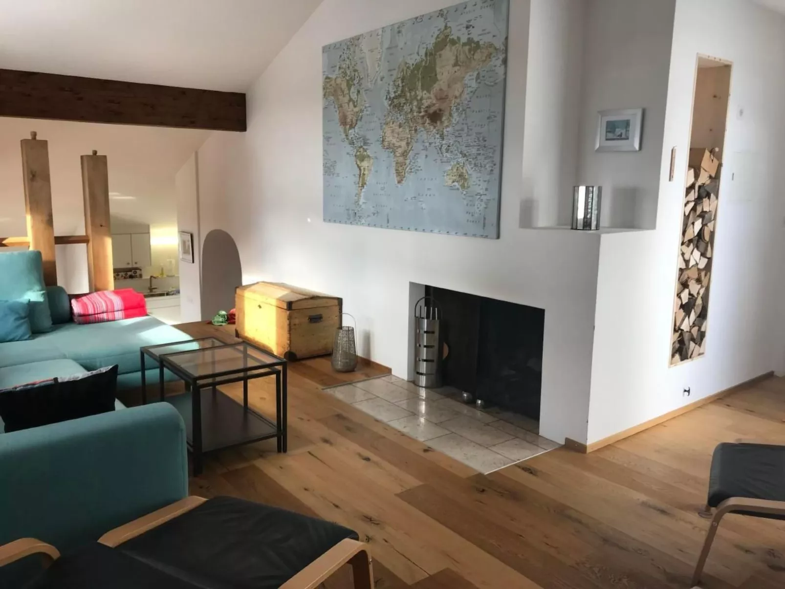 Grosszügige Dachwohnung mit Aussicht-Drinnen