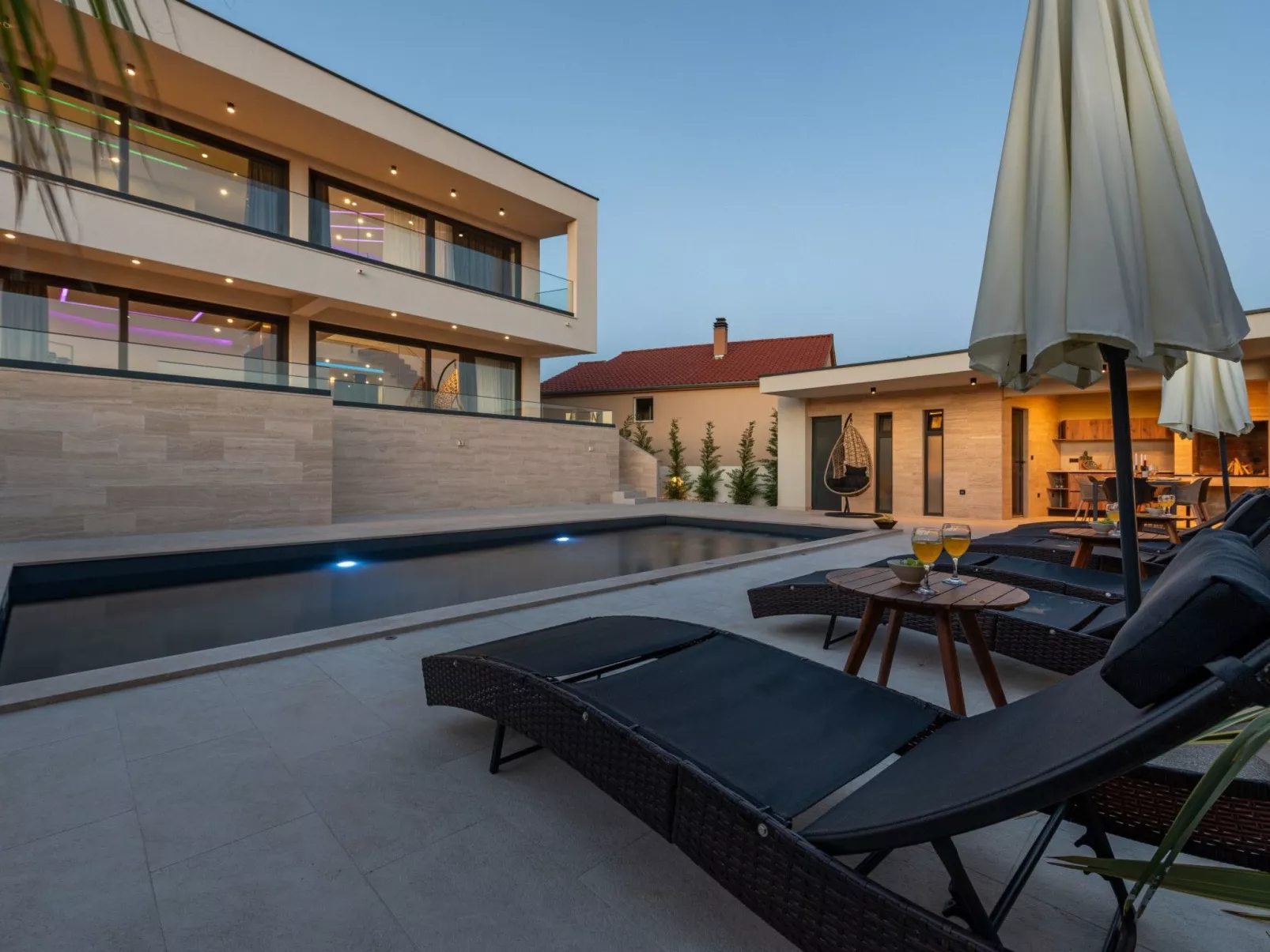 Villa Niksun-Outside