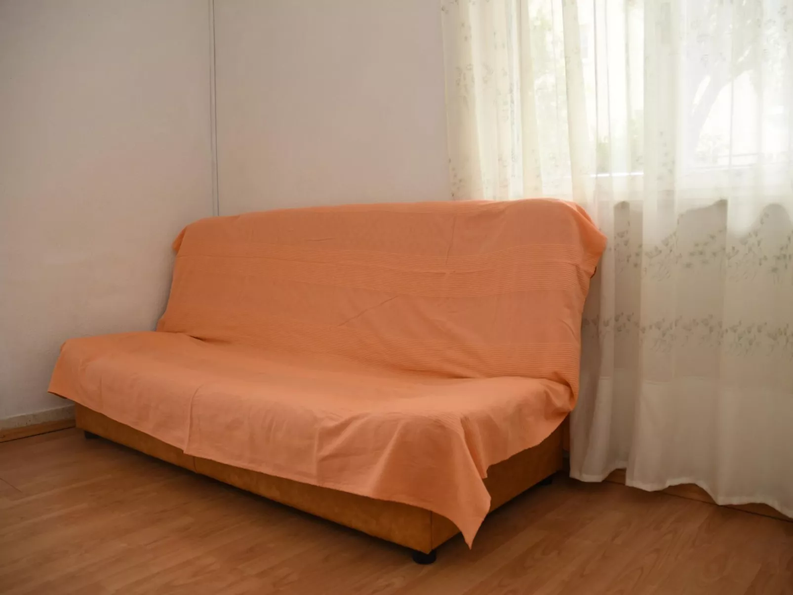 Mit Privatparkplatz-Dedans