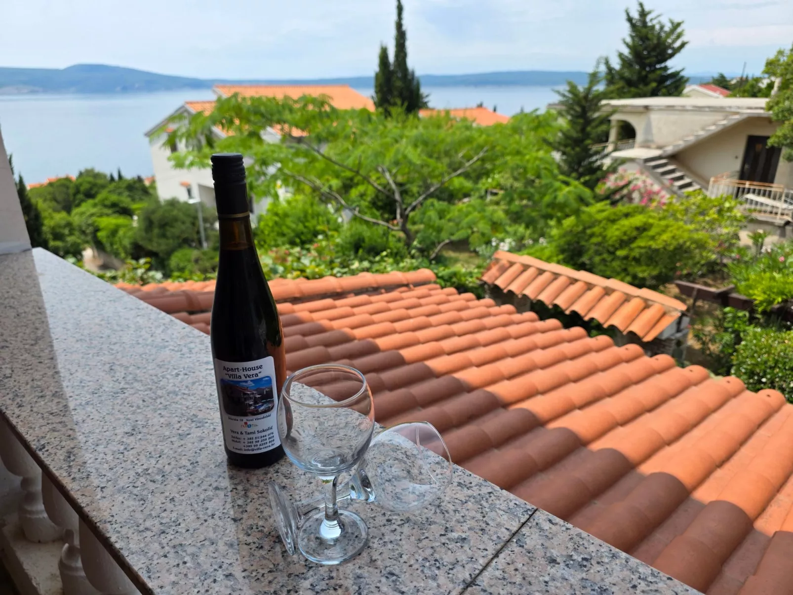 Appartement mit Balkon - gemeinsamer Pool und Terrasse-Draußen