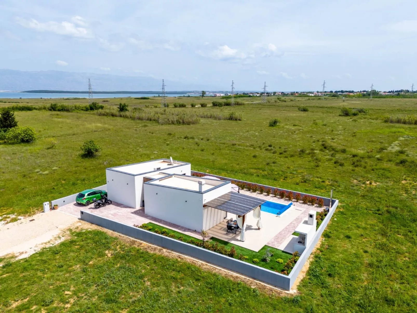 Villa mit beheiztem Pool - von TA Leut Agency-Draußen